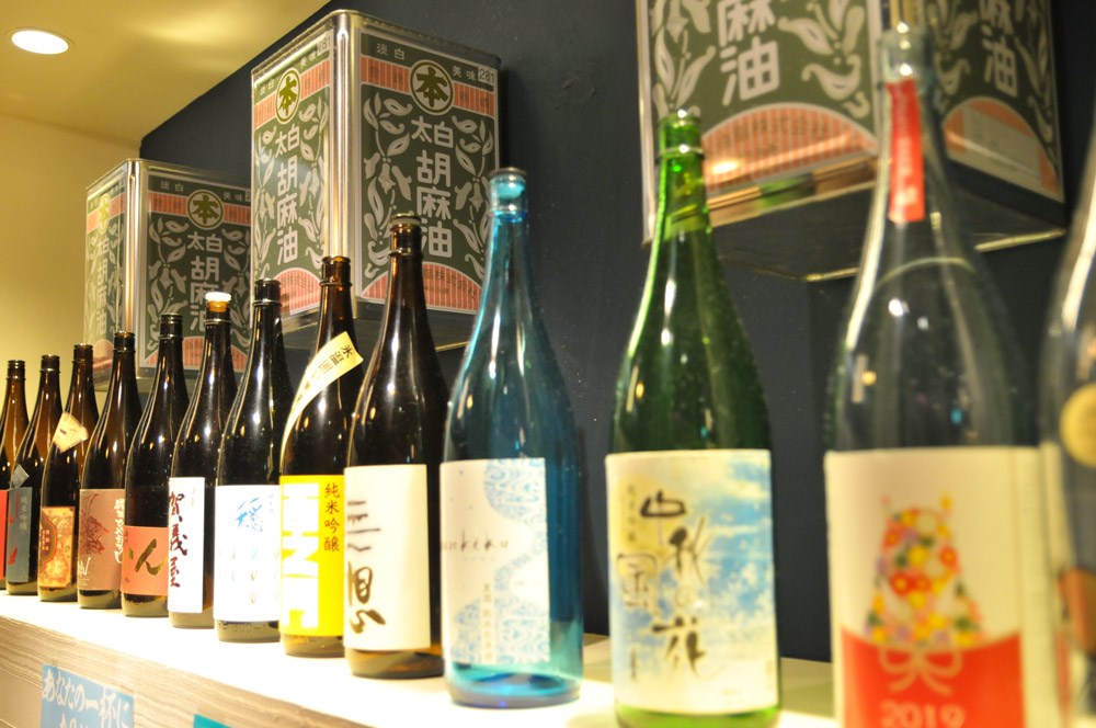 日本酒は常に多種類取り揃えている